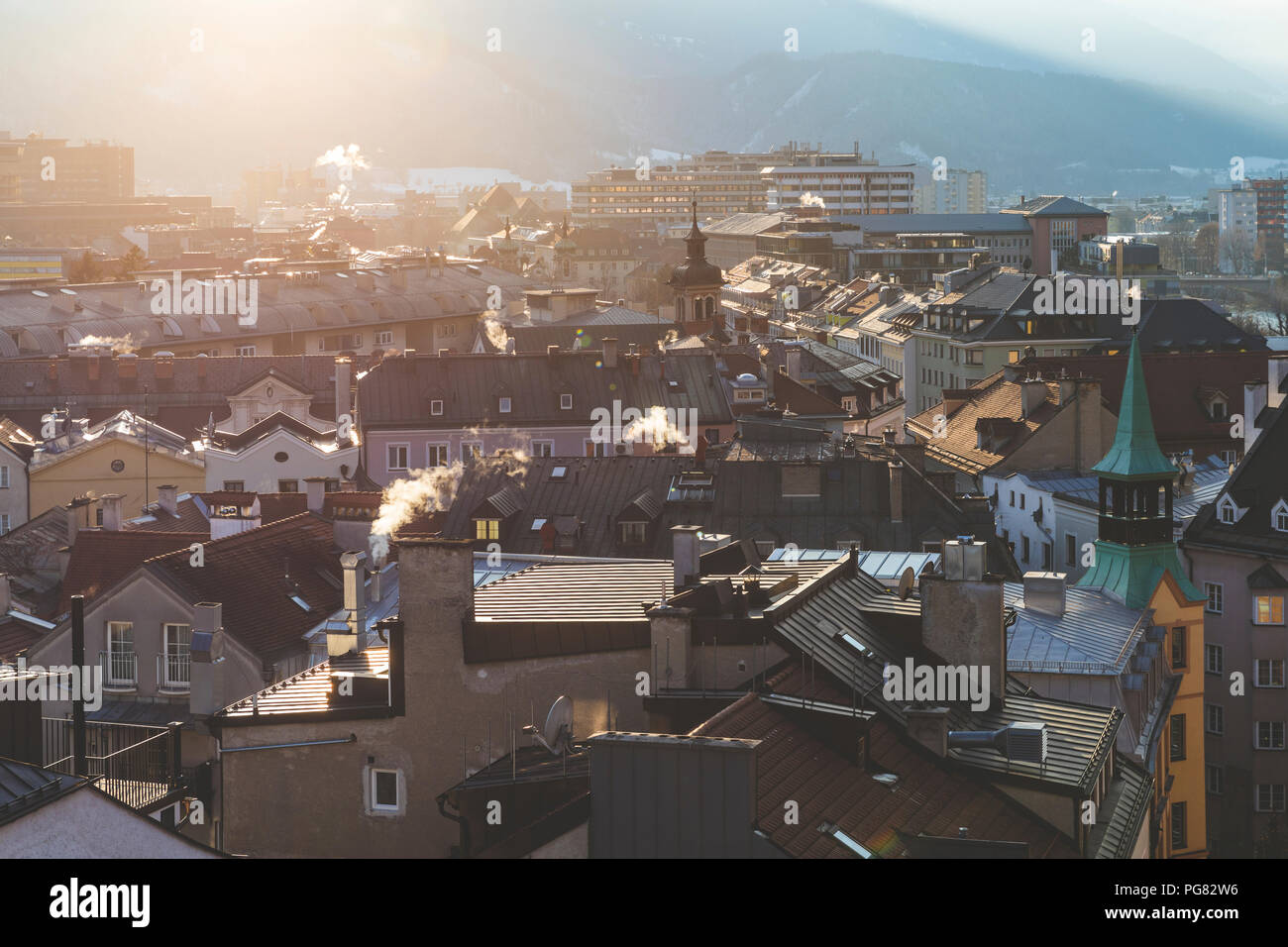 Austria, Innsbruck, vista la città dal di sopra Foto Stock