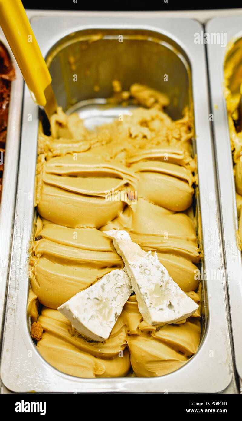 Caramello di gelato con Camembert Foto Stock