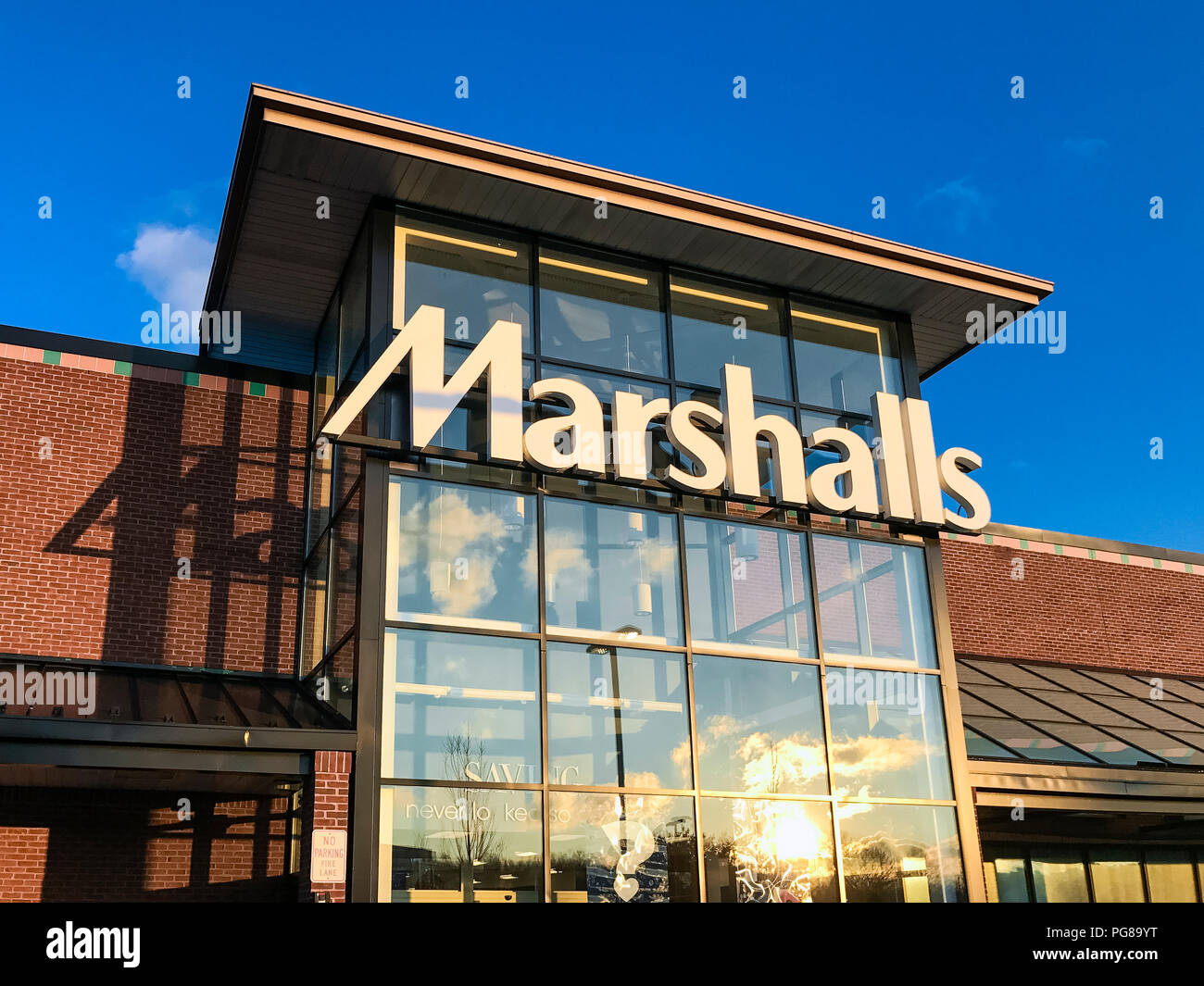 Il Marshalls sconto negozio di abbigliamento. Foto Stock