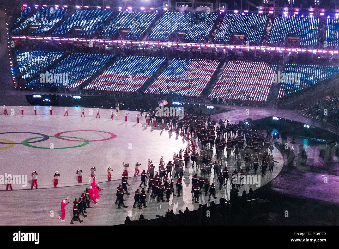 Gli Stati Uniti team olimpico sfilate durante la cerimonia di apertura dei Giochi Invernali 2018 a Pyeongchang Olympic Stadium, Venerdì, 9 febbraio 2018, in Pyeongchang, Corea del Sud. Vice Presidente dell obolo di viaggio Asia Foto Stock