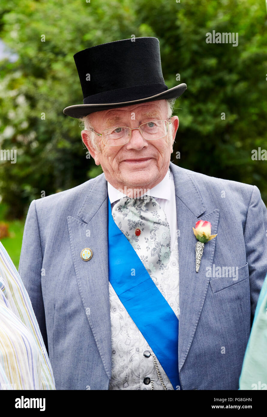 Llandrindod Wells, Powys, Wales UK. Xx al 26 agosto 2018 . Un gentiluomo in abito vittoriano a giardini del Tempio sito in Lllandrindod pozzetti durante il XXXVII Festival Vittoriano. Credito: Phillip Thomas/Alamy Live News Foto Stock