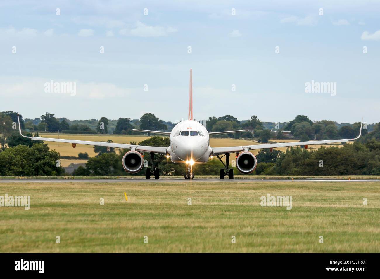 Dall' Aeroporto di Luton, Bedfordshire, Regno Unito. 24 Agosto, 2018. Questo volo easyJet a Vienna da London Luton aveva un ritardo di oltre un ora prima del decollo. Credito: Nick Whittle/Alamy Live News Foto Stock