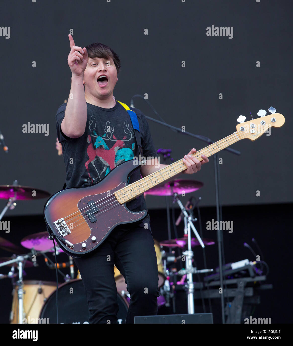 I Wombats si esibiscono il primo giorno sul palco principale del festival di lettura 2018 Foto Stock