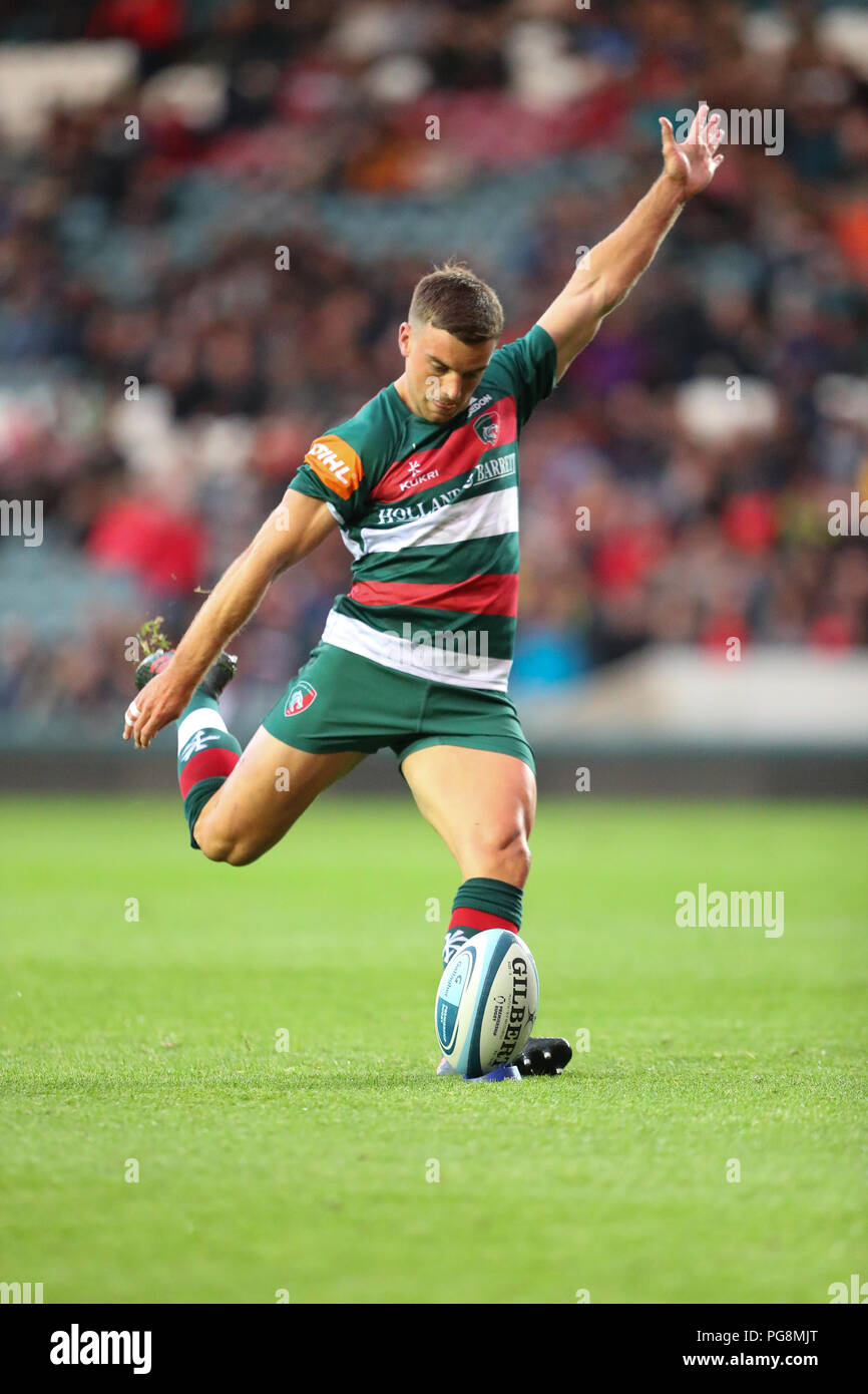 Welford Road, Leicester, Regno Unito. 24 Ago, 2018. La pre stagione amichevole di rugby, Leicester Tigers versus London Irish; George Ford calci una conversione per Leicester Tigers Credito: Azione Sport Plus/Alamy Live News Foto Stock