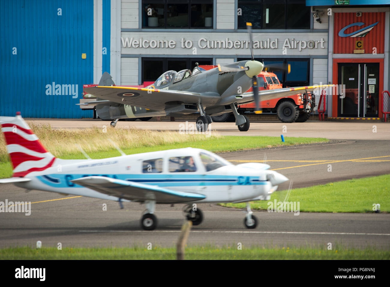 Cumbernauld, Scotland, Regno Unito. 24 ago 2018. Speciale voli Spitfire a Cumbernauld Airport, Cumbernauld, Scotland, Regno Unito - 24 agosto 2018 Credit: Colin Fisher/Alamy Live News Foto Stock