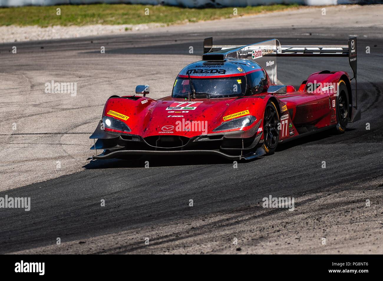 Bowmanville, può., 08 lug 2018. 8 Luglio, 2018. Il numero 77 Mazda DPi, guidato dal team di Oliver Jarvis e Tristan Nunez, nella serie di prototipi, individuare la forcina numero 5 angolo di Moss su 08 di luglio, 2018 a Canadian Tire Motorsport Park durante la Mobil 1 SportsCar Grand Prix weekend. Credito: Victor Biro/ZUMA filo/Alamy Live News Foto Stock