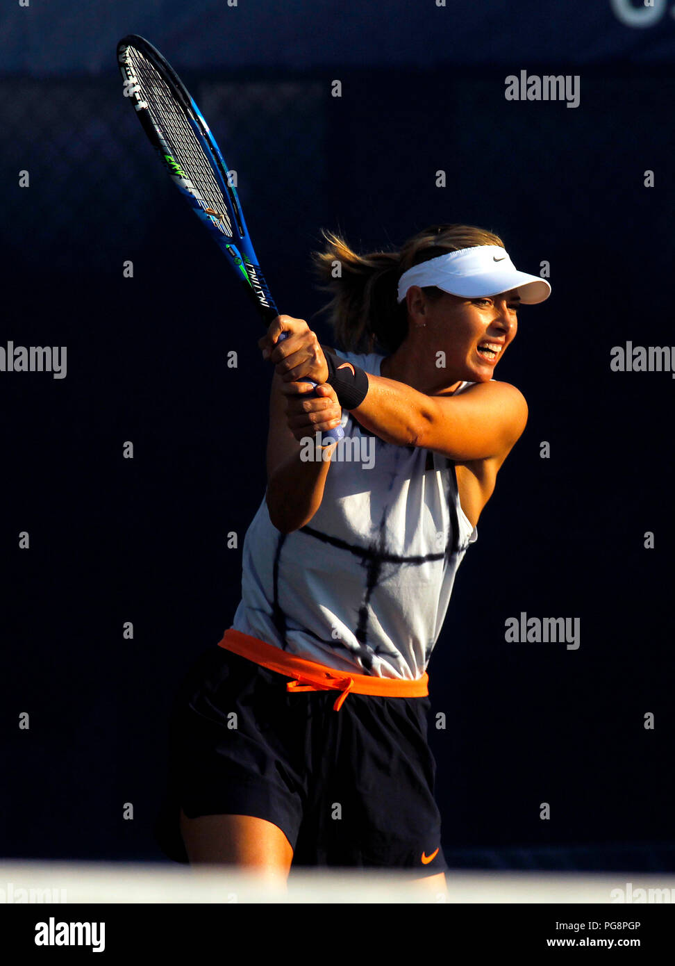 New York, Stati Uniti d'America, 24 agosto 2018 - US Open Tennis pratica: Maria Sharapova pratica oggi alla Billie Jean King National Tennis Center in Flushing Meadows di New York, come giocatori preparati per gli Stati Uniti Aprire che inizia di lunedì prossimo. Credito: Adam Stoltman/Alamy Live News Foto Stock