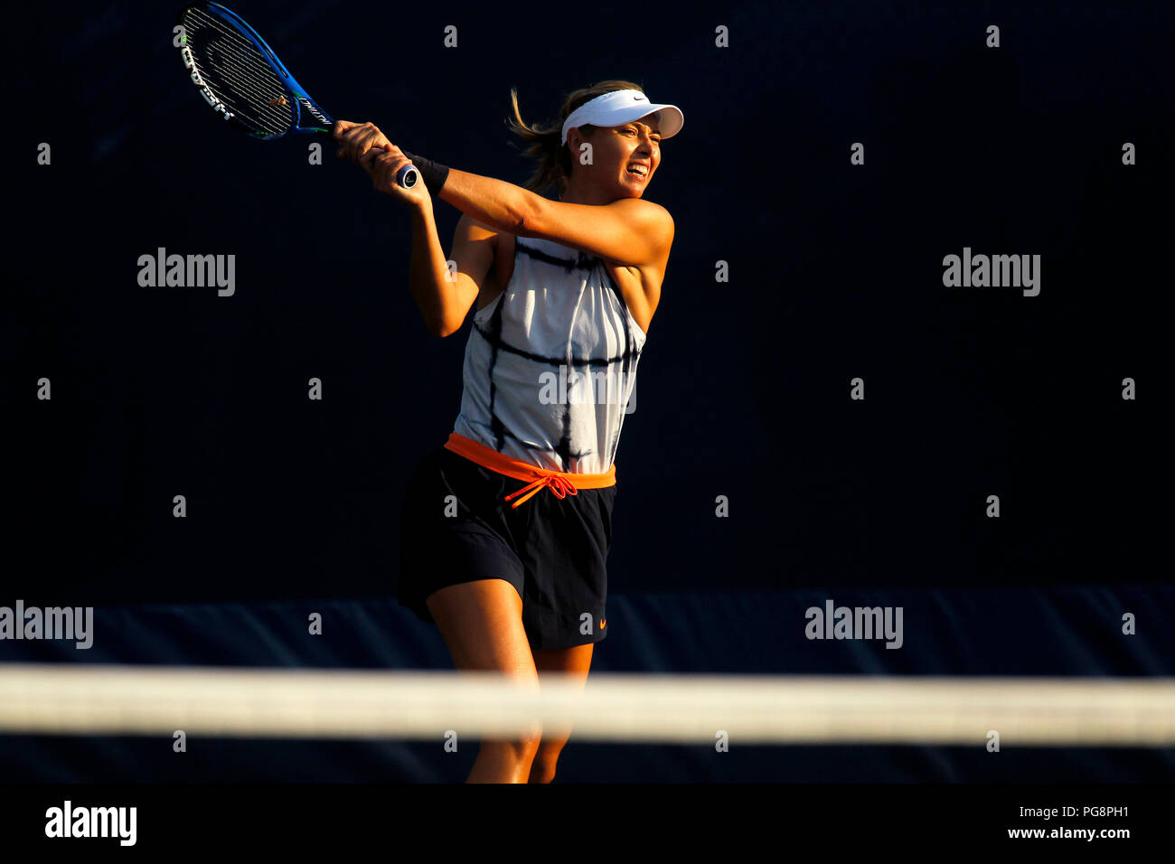 New York, Stati Uniti d'America, 24 agosto 2018 - US Open Tennis pratica: Maria Sharapova pratica oggi alla Billie Jean King National Tennis Center in Flushing Meadows di New York, come giocatori preparati per gli Stati Uniti Aprire che inizia di lunedì prossimo. Credito: Adam Stoltman/Alamy Live News Foto Stock