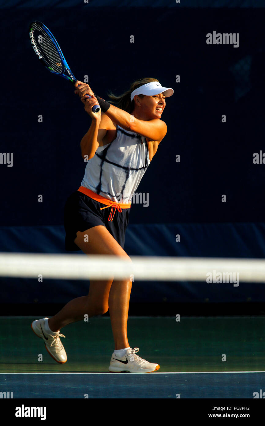 New York, Stati Uniti d'America, 24 agosto 2018 - US Open Tennis pratica: Maria Sharapova pratica oggi alla Billie Jean King National Tennis Center in Flushing Meadows di New York, come giocatori preparati per gli Stati Uniti Aprire che inizia di lunedì prossimo. Credito: Adam Stoltman/Alamy Live News Foto Stock