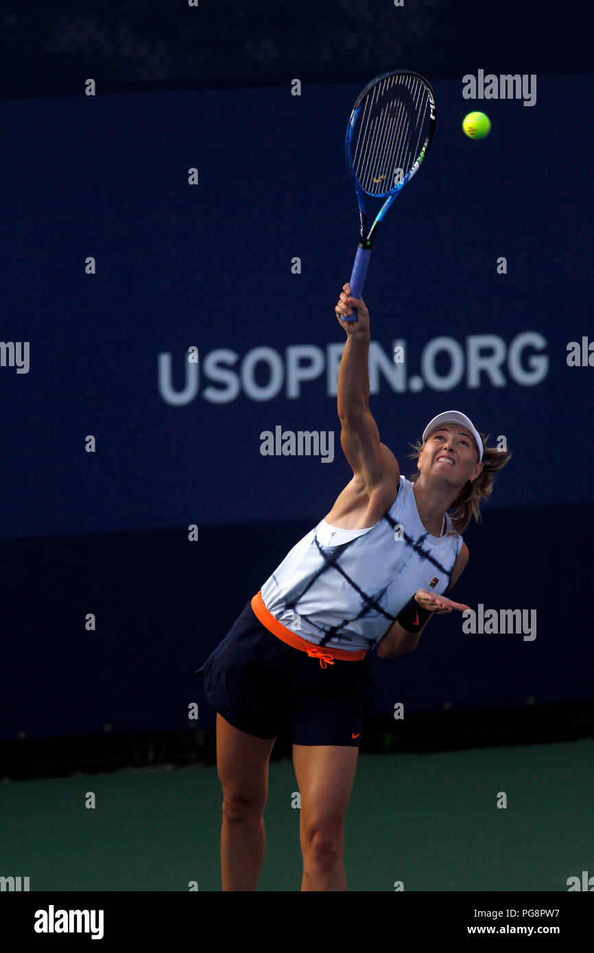New York, Stati Uniti d'America, 24 agosto 2018 - US Open Tennis pratica: Maria Sharapova pratica oggi alla Billie Jean King National Tennis Center in Flushing Meadows di New York, come giocatori preparati per gli Stati Uniti Aprire che inizia di lunedì prossimo. Credito: Adam Stoltman/Alamy Live News Foto Stock