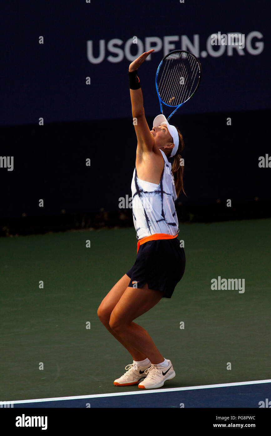 New York, Stati Uniti d'America, 24 agosto 2018 - US Open Tennis pratica: Maria Sharapova pratica oggi alla Billie Jean King National Tennis Center in Flushing Meadows di New York, come giocatori preparati per gli Stati Uniti Aprire che inizia di lunedì prossimo. Credito: Adam Stoltman/Alamy Live News Foto Stock