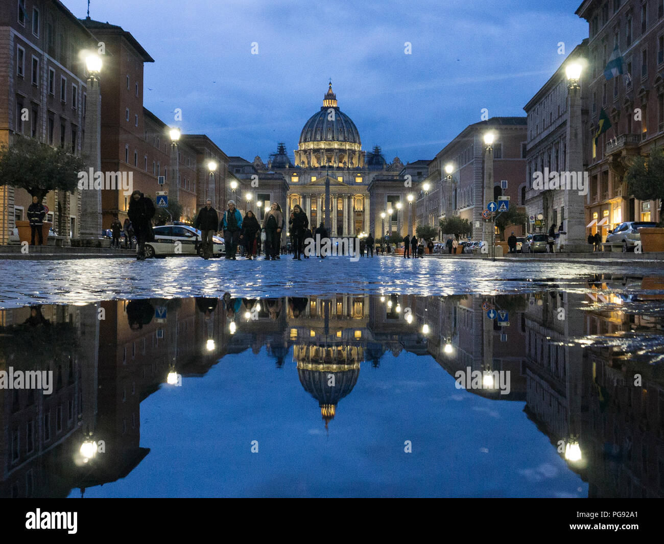 La Basilica di San Pietro in Vaticano a Roma, Italia. Foto Stock