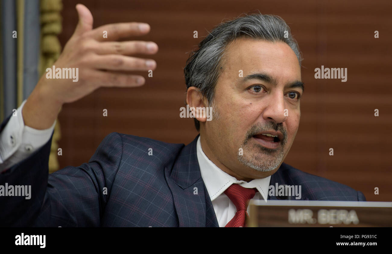Sost. Ami Bera, D-california, offre le dichiarazioni di apertura durante una casa comitato della scienza, di spazio e di tecnologia, sottocomitato per lo spazio, audizione panoramica della NASA di bilancio per l'anno fiscale 2019, mercoledì 7 marzo, 2018, al Rayburn House Edificio per uffici a Washington. Foto Stock