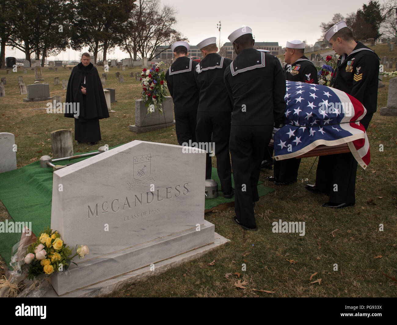 Servizio funebre per ex astronauta della NASA Capitano Bruce McCandless II, USN (Ret.), Martedì, Gennaio 16, 2018 all'Accademia Navale degli Stati Uniti il cimitero di Annapolis, Maryland. Foto Stock