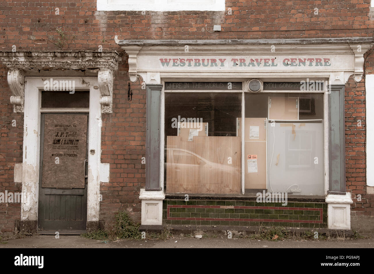 Shopfront di inesistente del business in Westbury, Wiltshire, Regno Unito Foto Stock