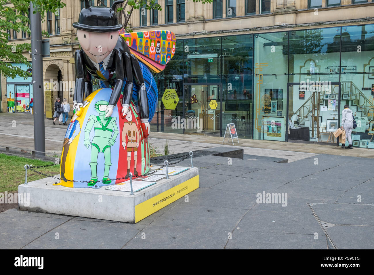 Bee nella città di Manchester Foto Stock