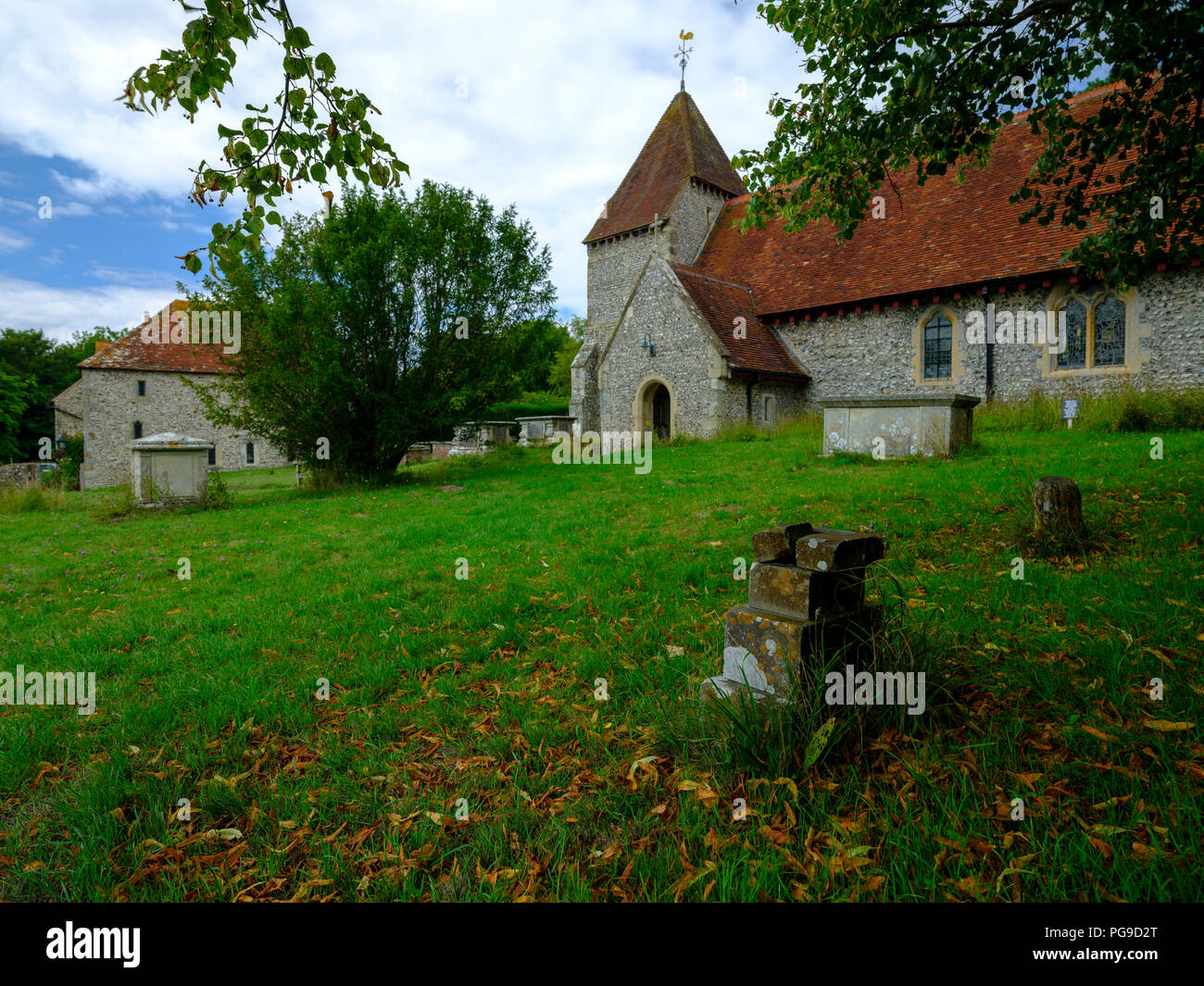 Tutti i Santi' Chiesa Westdean vicino al Cuckmere Haven, nel South Downs National Park, East Sussex, Regno Unito Foto Stock