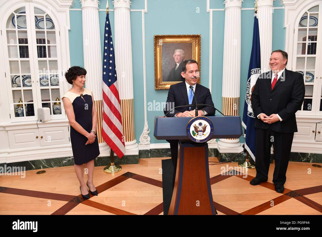 Ambasciatore Stephen D. Mull rende commento durante la sua bandiera cerimonia presso il Dipartimento di Stato a Washington D.C., il 27 luglio 2018. Foto Stock