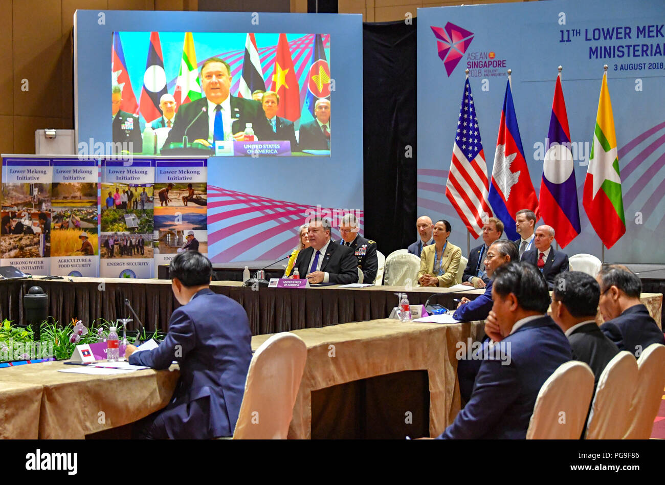Il segretario di Stato Michael R. Pompeo parla in basso Mekong iniziativa in ministeriale di Singapore, Singapore, 3 agosto 2018. Foto Stock