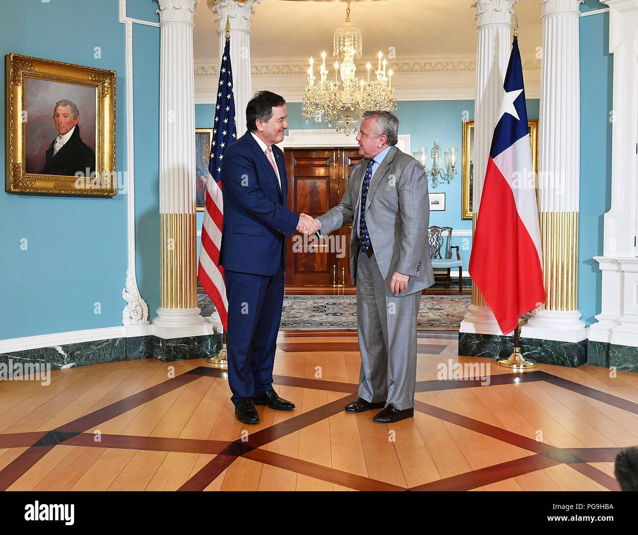 Il vice Segretario di Stato John Sullivan accoglie Ministro degli Esteri cileno Roberto Ampuero Espinoza per gli Stati Uniti Il Dipartimento di Stato a Washington D.C., il 10 maggio 2018. Foto Stock