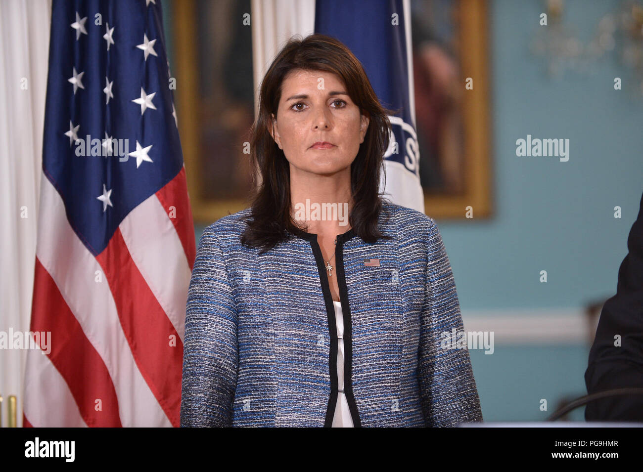 Stati Uniti Il segretario di Stato Mike Pompeo e U.S. Rappresentante permanente presso le Nazioni Unite Nikki Haley consegnare commento alla stampa il consiglio per i Diritti Umani delle Nazioni Unite, all'U.S. Il Dipartimento di Stato a Washington D.C., il 19 giugno 2018. Foto Stock