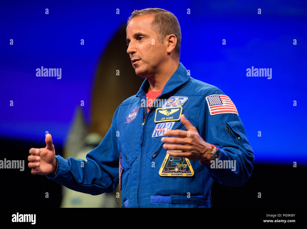 L'astronauta della NASA Joe Acaba parla della sua esperienza a bordo della Stazione Spaziale Internazionale durante la "novità nel settore aerospaziale" Giovedì, 14 giugno 2018 presso lo Smithsonian National Air & Space Museum di Washington. Acaba e astronauta Mark Vande Hei ha risposto alle domande del pubblico e ha parlato delle loro esperienze a bordo della Stazione Spaziale Internazionale per 168 giorni come parte di spedizione 53 e 54. Foto Stock