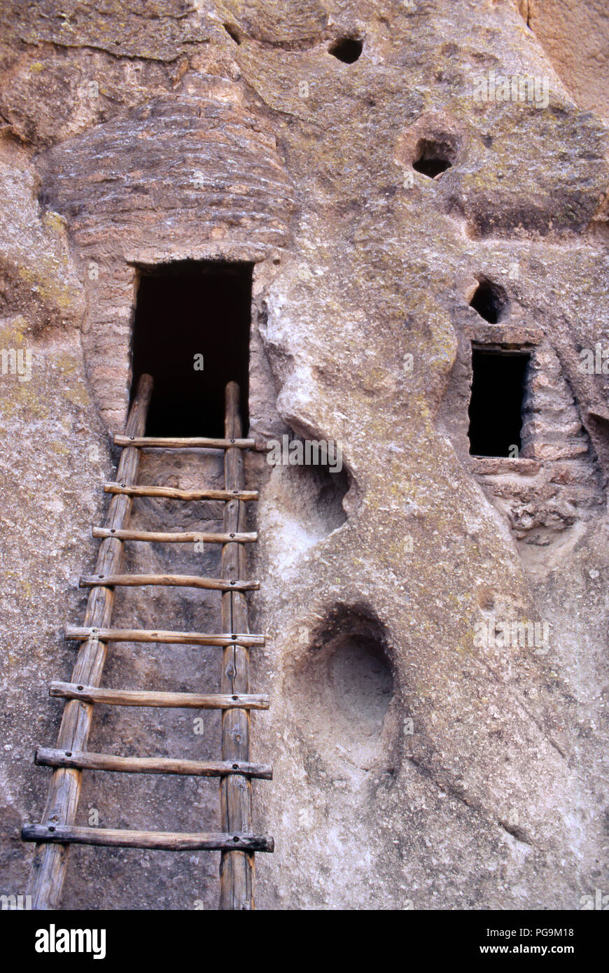 Cliff-dimore, Bandelier National Monument, NM. Fotografia Foto Stock