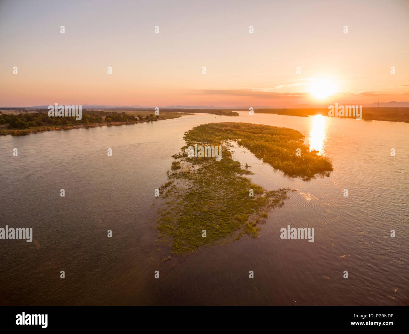 Una veduta aerea del fiume Zambesi nello Zimbabwe Foto Stock