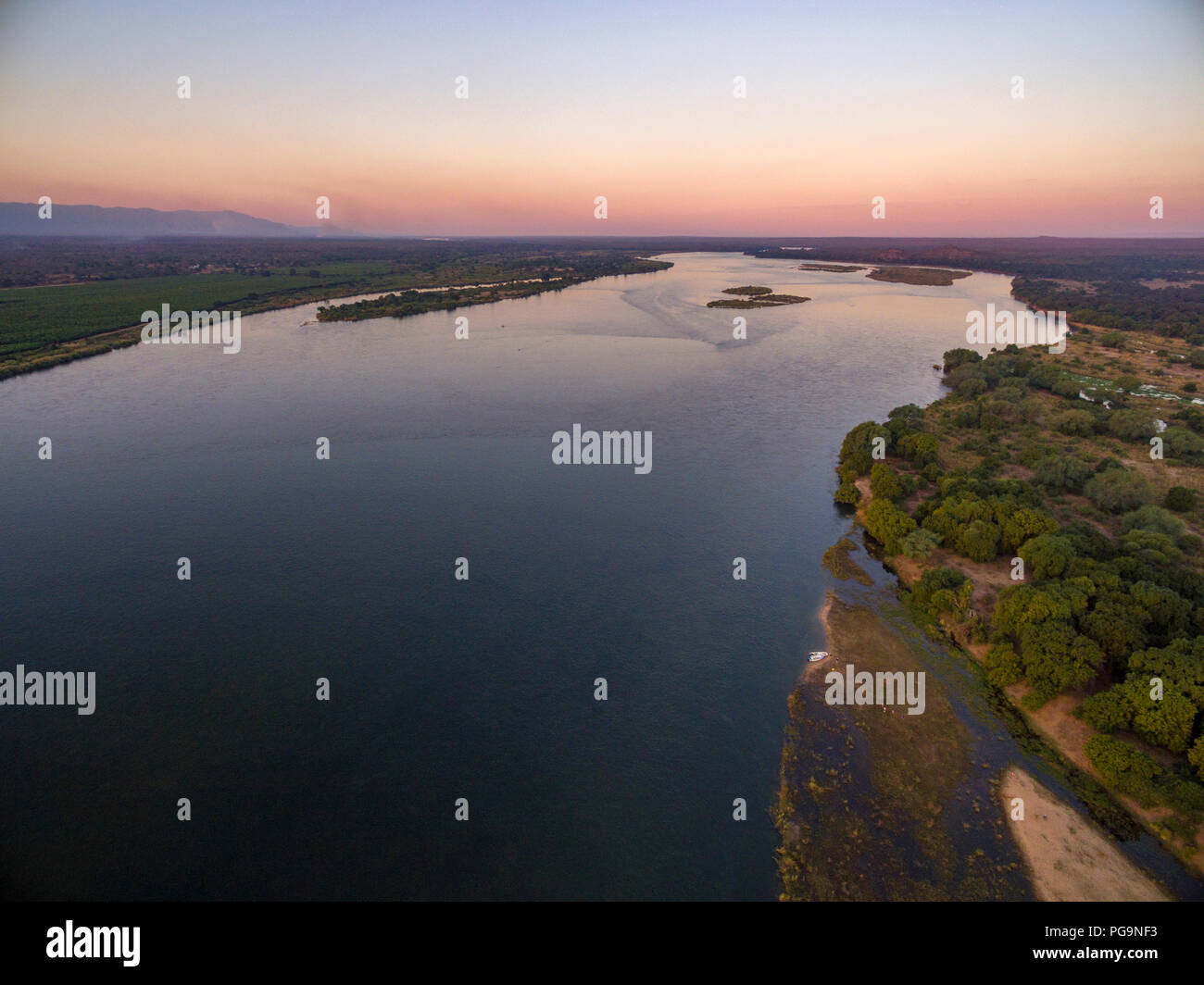 Una veduta aerea del fiume Zambesi nello Zimbabwe Foto Stock