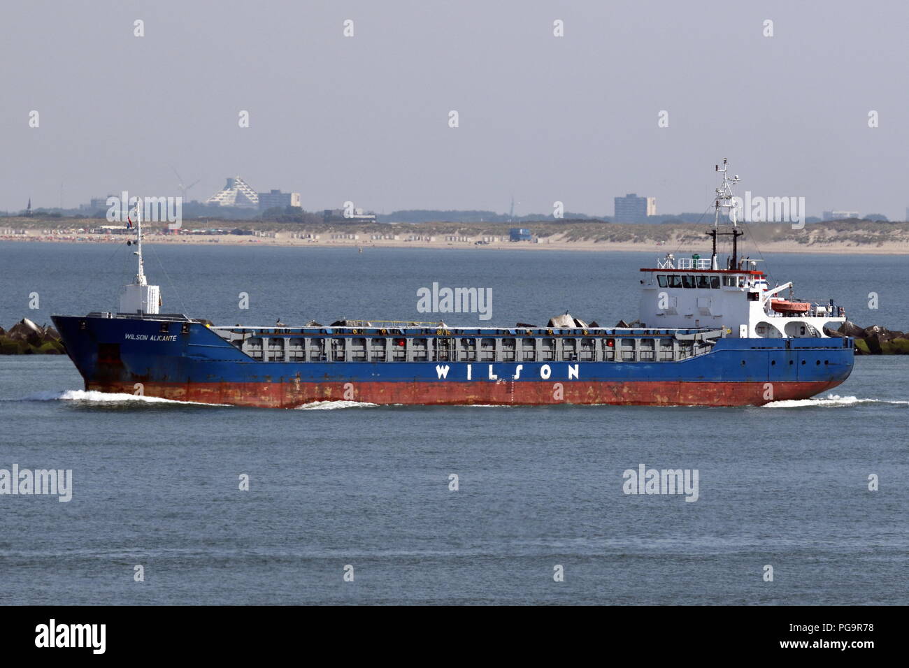 La nave cargo Wilson Alicante lascia il 27 luglio 2018 il porto di Rotterdam. Foto Stock