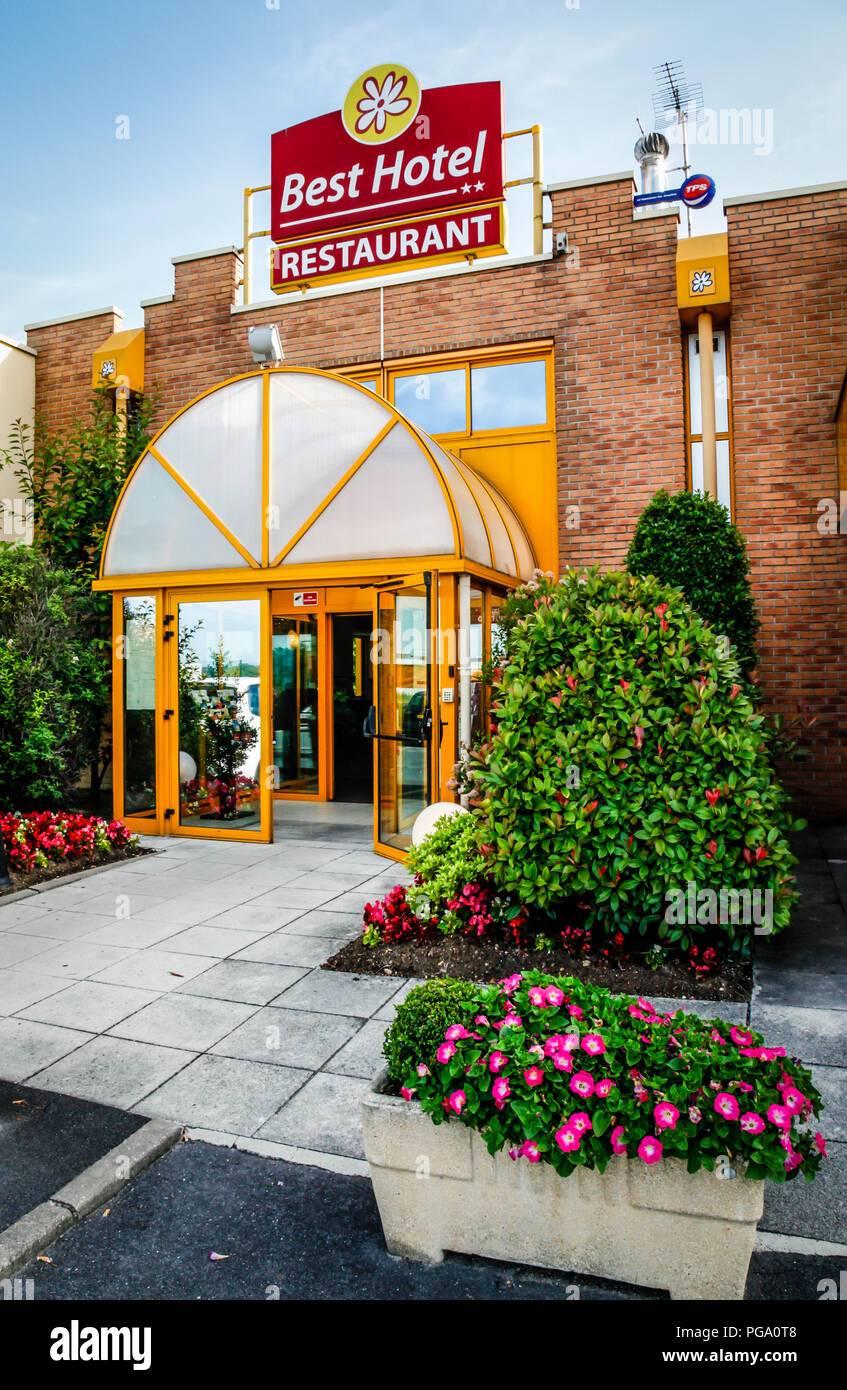Una colorata e ben tenuta con ingresso ai migliori Hotel e ristorante a Lille, Francia Foto Stock