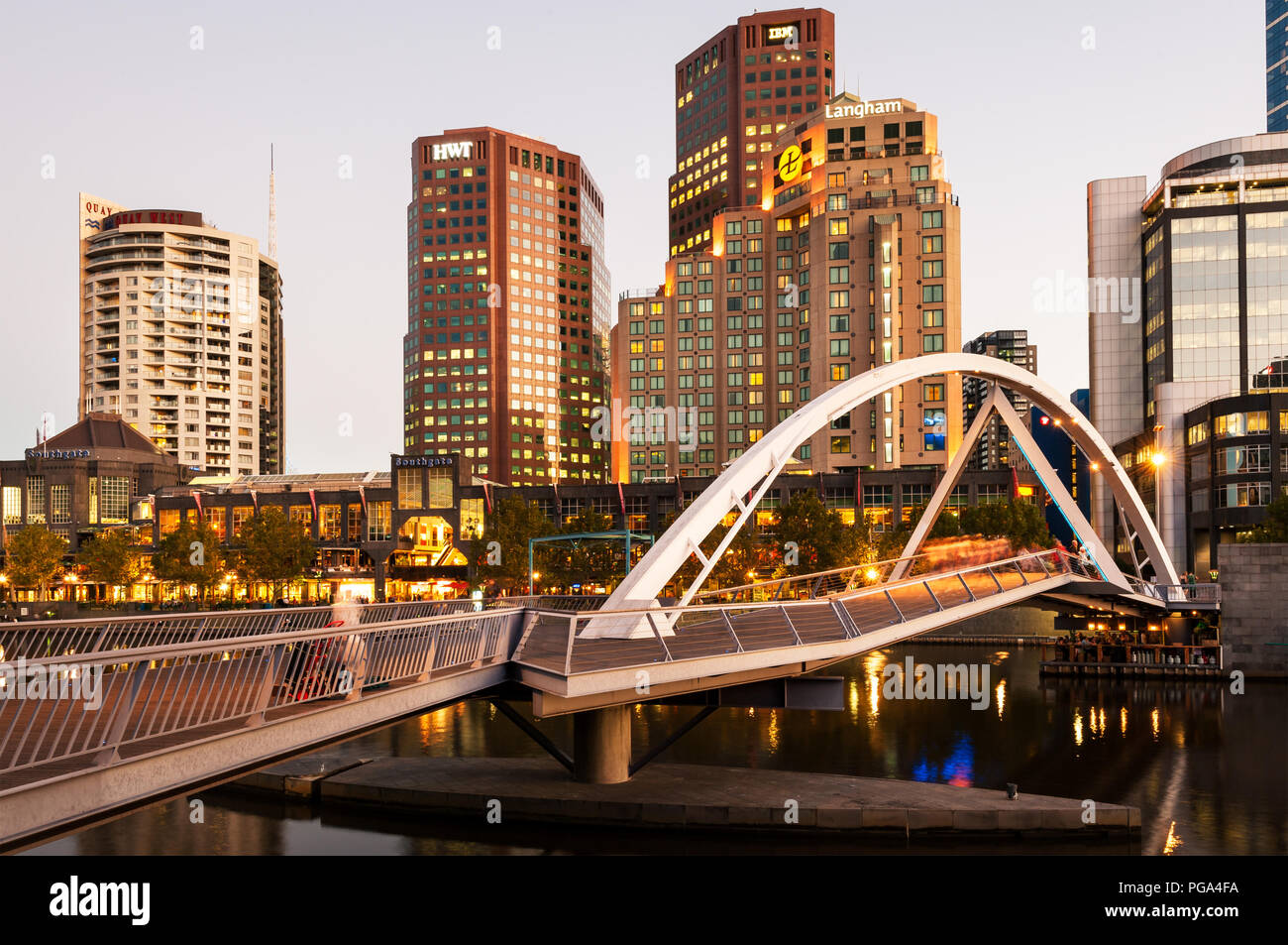 Melbourne il South Bank al crepuscolo. Foto Stock