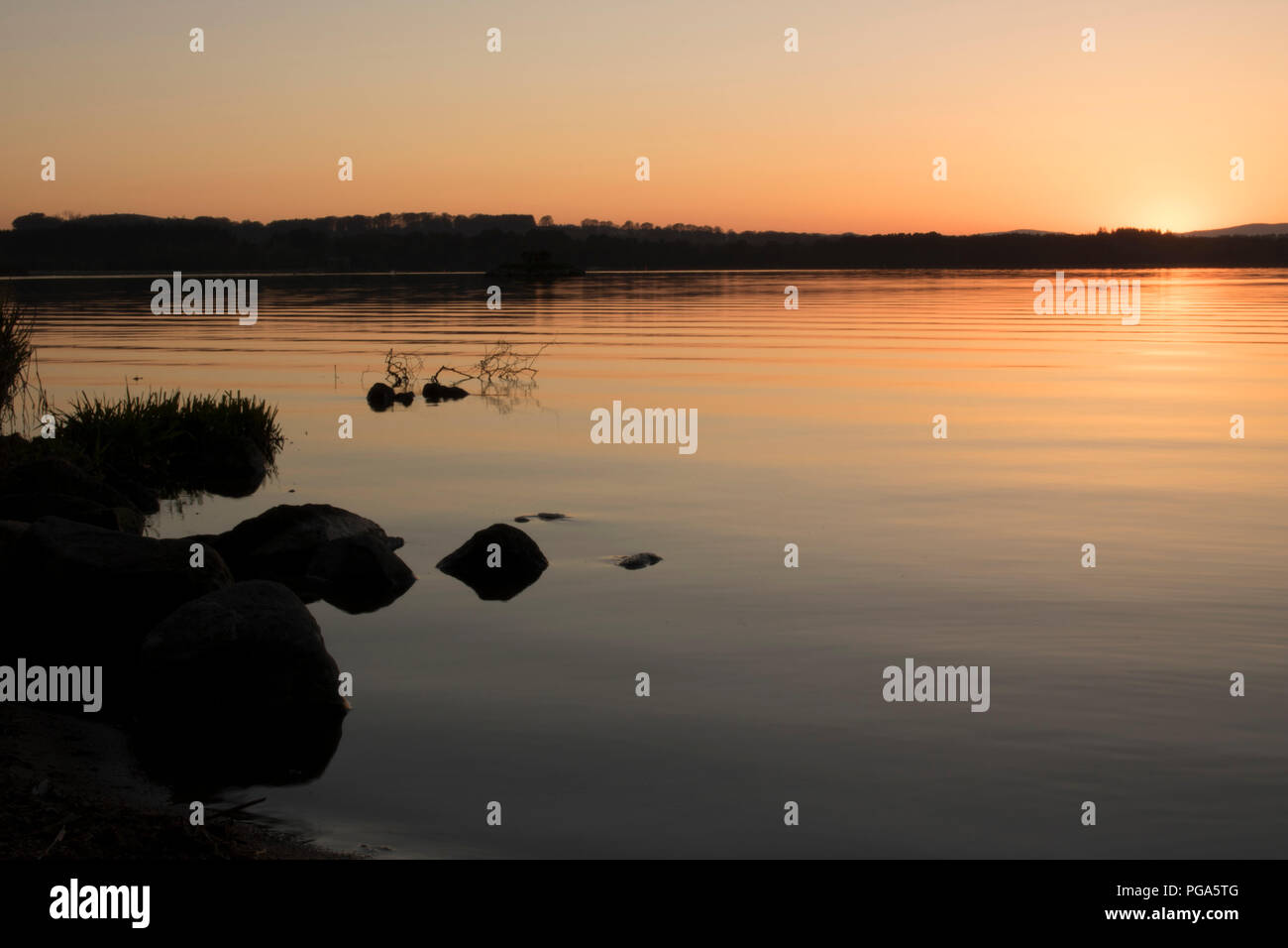 Tramonto su Loch di Skene Foto Stock