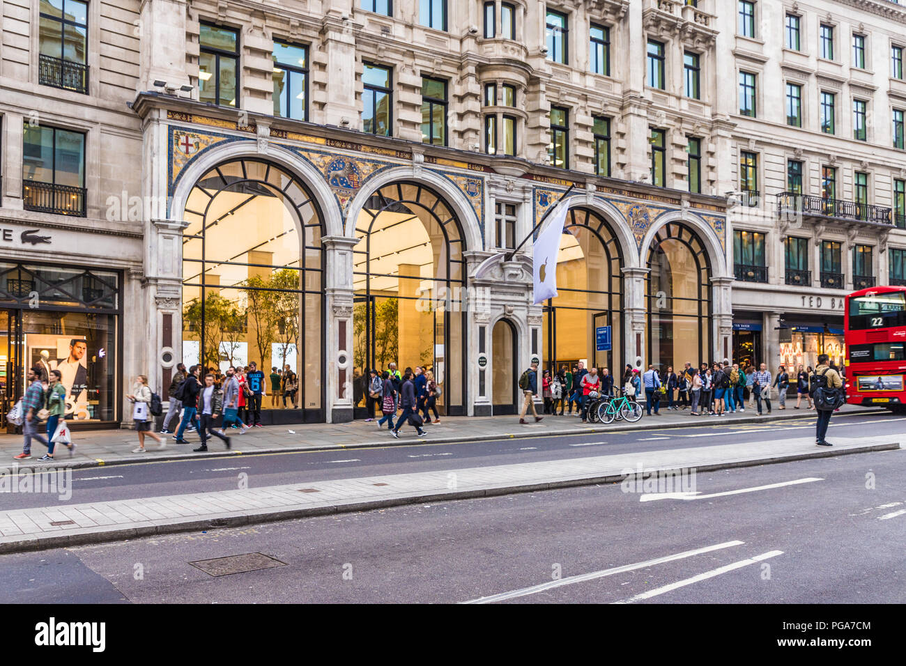 Una tipica vista in central London REGNO UNITO Foto Stock