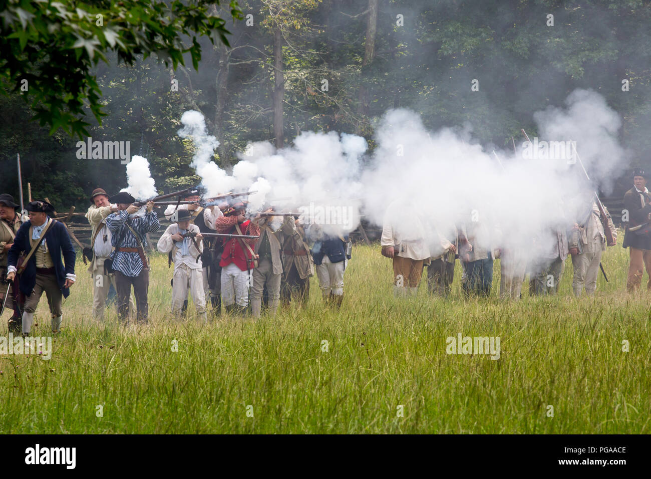 Famiglia MCCONNELLS, SC (USA) - Luglio 14, 2018: guerra rivoluzionaria reenactors in rappresentanza di American Patriots ricreare la battaglia di Huck la sconfitta. Foto Stock