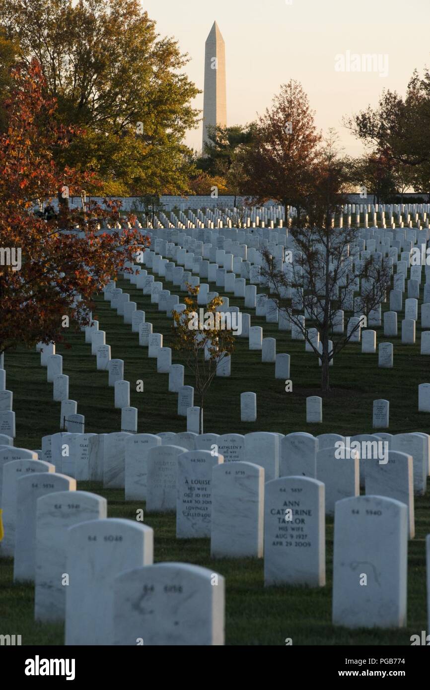 In autunno il Cimitero Nazionale di Arlington (30144477844). Foto Stock
