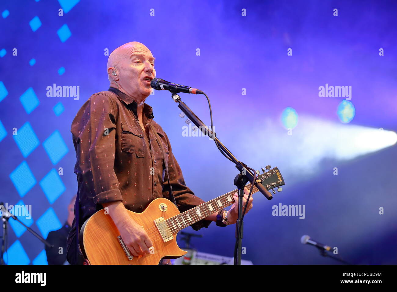 Midge Ure presso il Festival di riavvolgimento Sud 2018 a Henley-on-Thames, Regno Unito Foto Stock