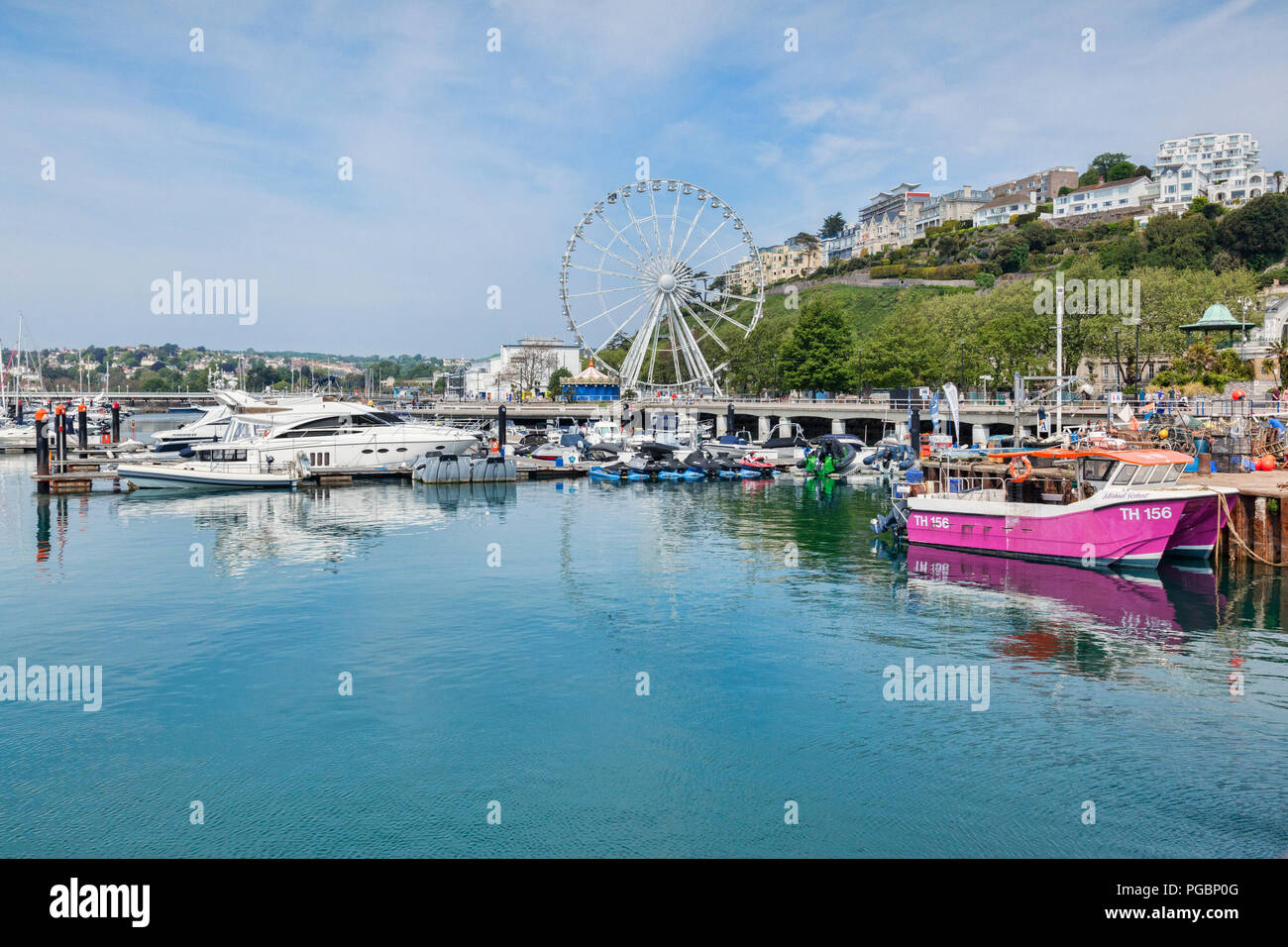 21 Maggio 2018: Torquay, Devon, Inghilterra, Regno Unito - la marina e Riviera Inglese ruota su una soleggiata giornata di primavera. Foto Stock