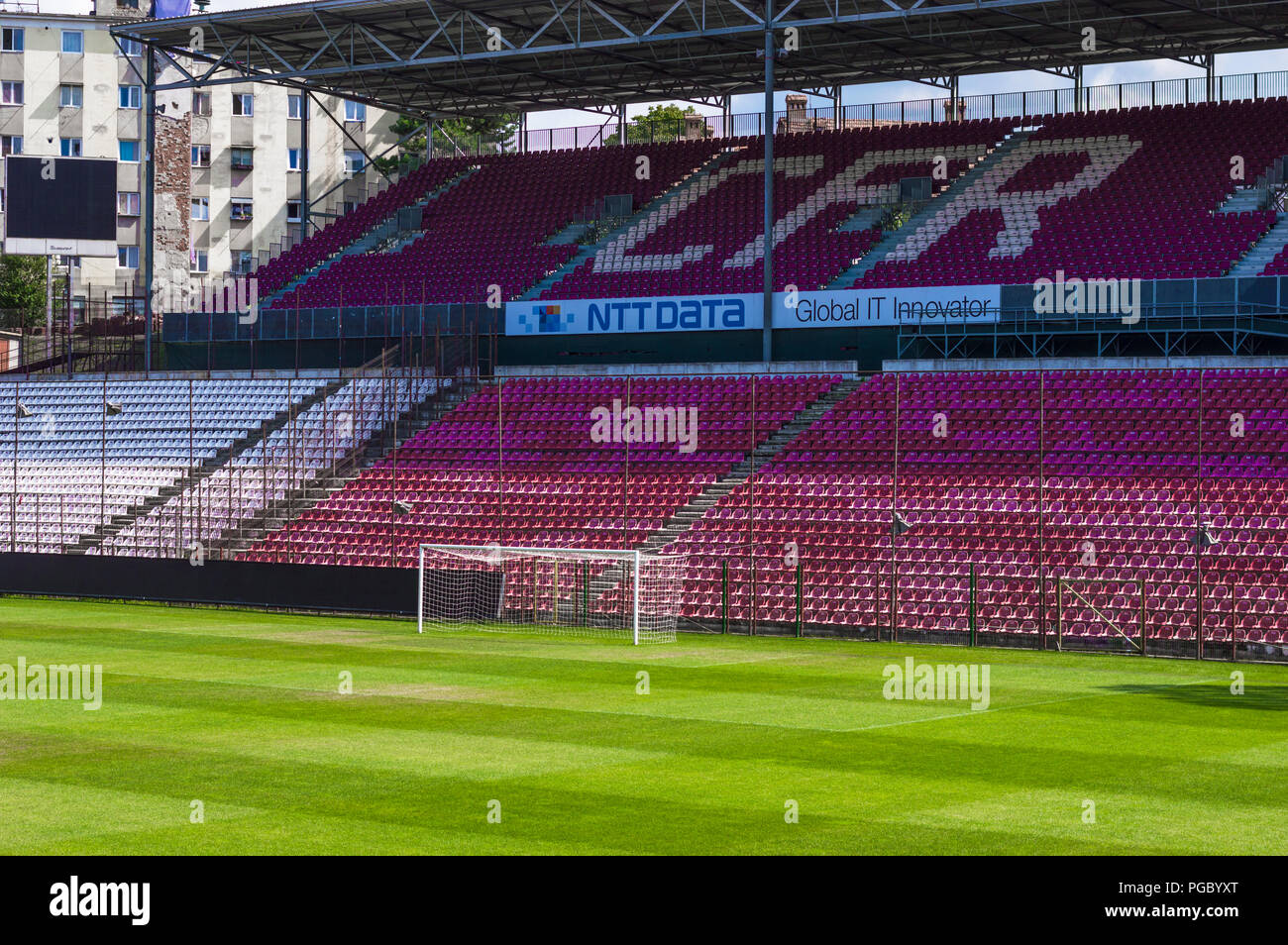 A Cluj Napoca, Romania - 29 luglio 2018: campo di calcio e tribune a Cluj Arena di Cluj, Transilvania Foto Stock