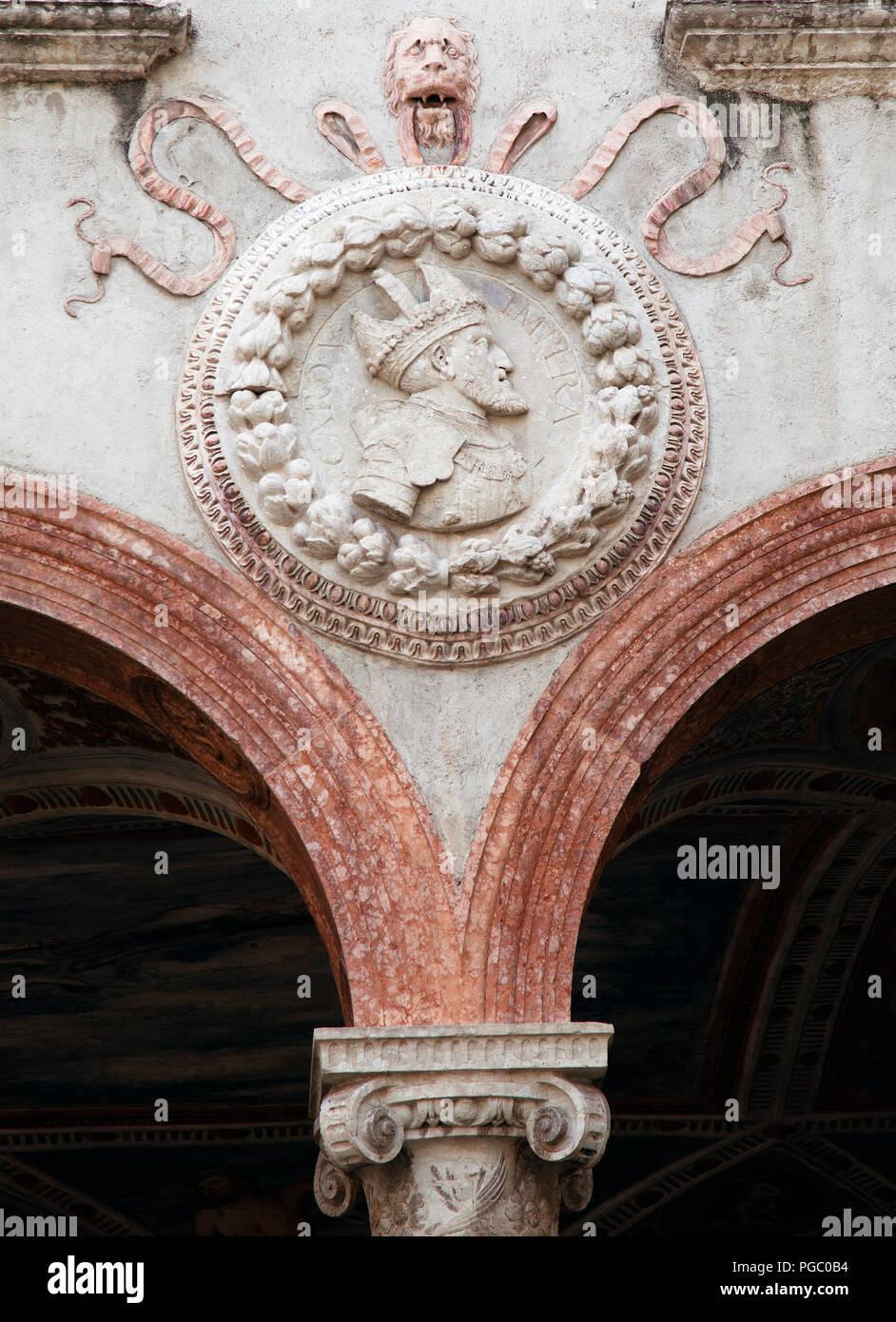 Arcade nel castello del Buonconsiglio di Trento Foto Stock
