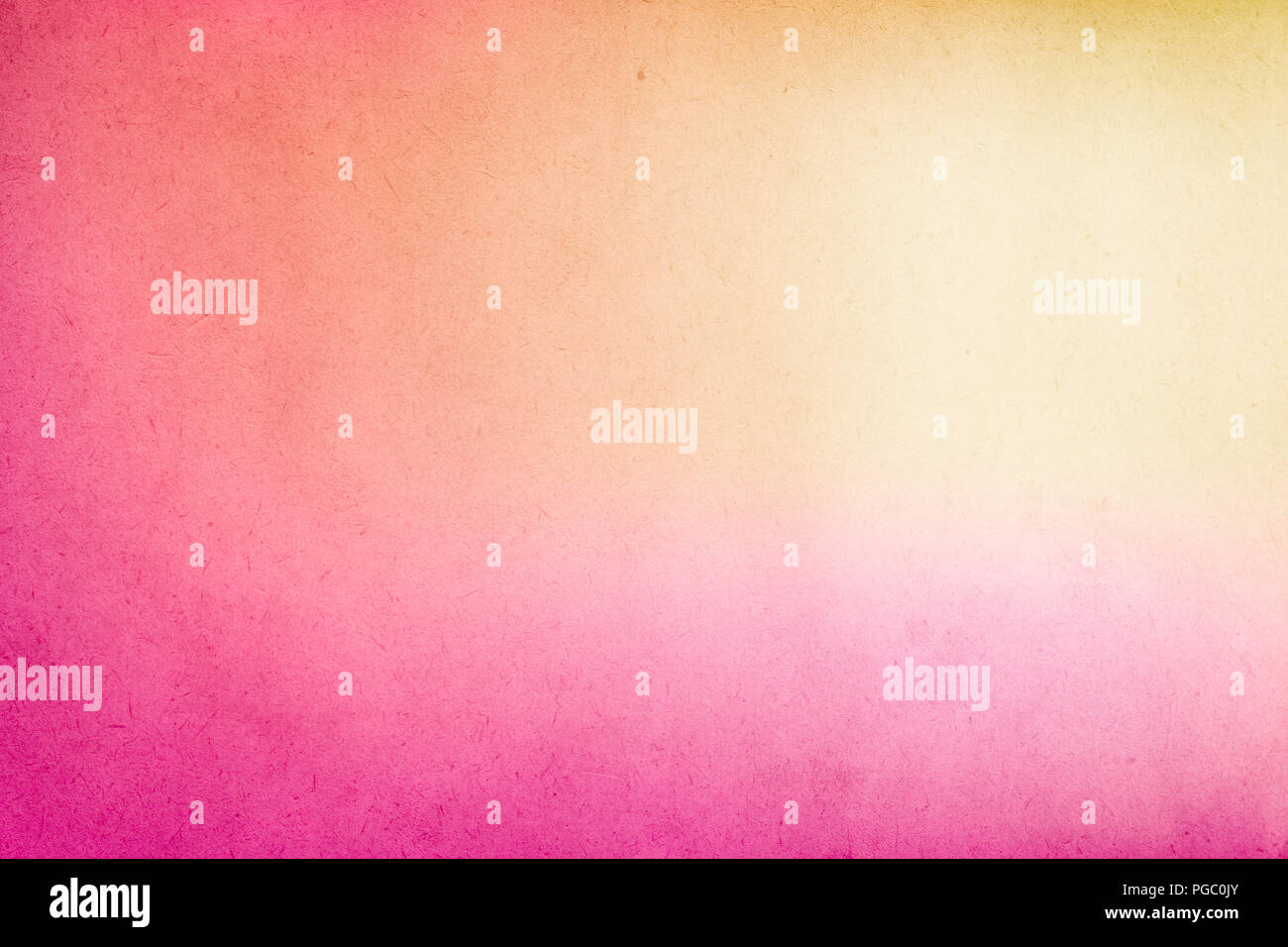 Gradiente di colore rosa acquerello su vernice vecchia carta con sbavature di granella sporca astratto di texture per Foto Stock