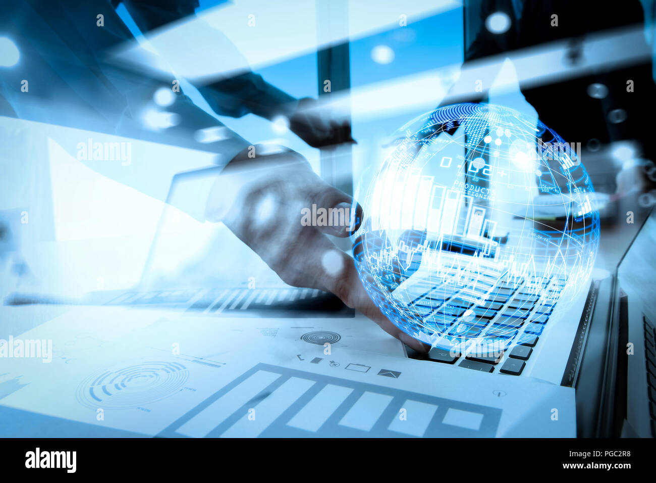 Intelligence (BI) e analisi di business (BA) con gli indicatori di prestazioni chiave (KPI) cruscotto in VR globe forma concetto.doppia esposizione di business doc Foto Stock