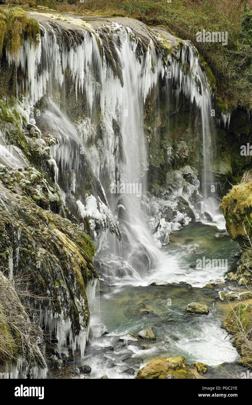 La Cascata delle Marmore in inverno, l'ultimo salto Foto stock - Alamy