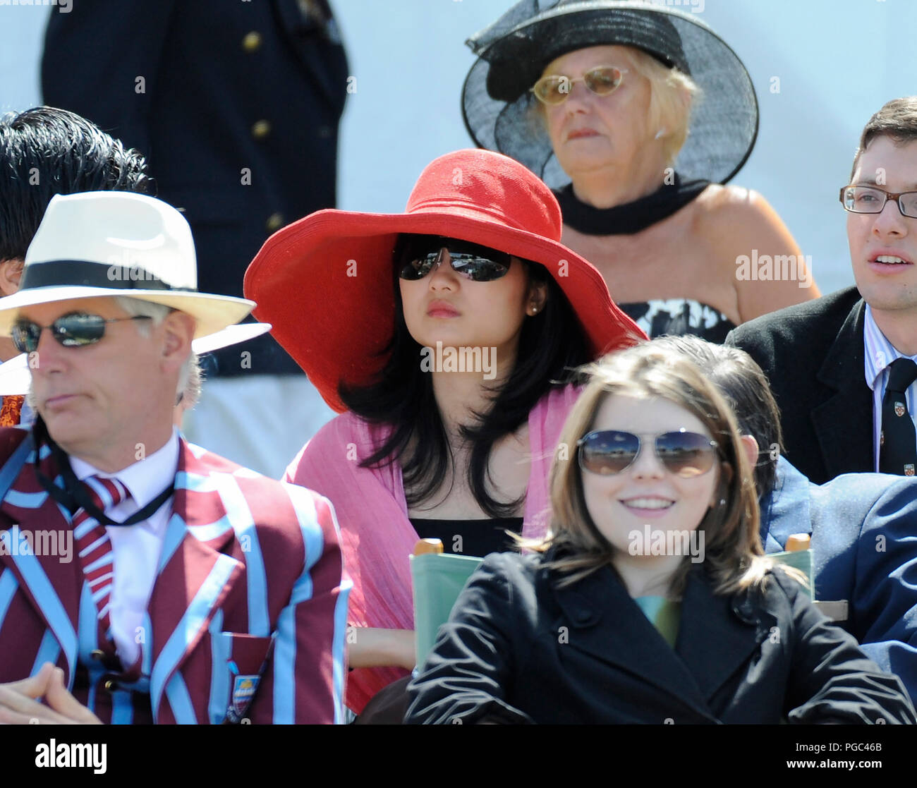 Henley on Thames, Inghilterra, 03/07/2010, Henley Royal Regatta, la signora, nell', Red Hat, © Peter SPURRIER Foto Stock