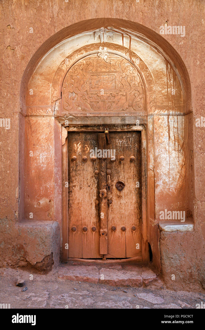 Porta nel villaggio di Abyaneh, Iran Foto Stock