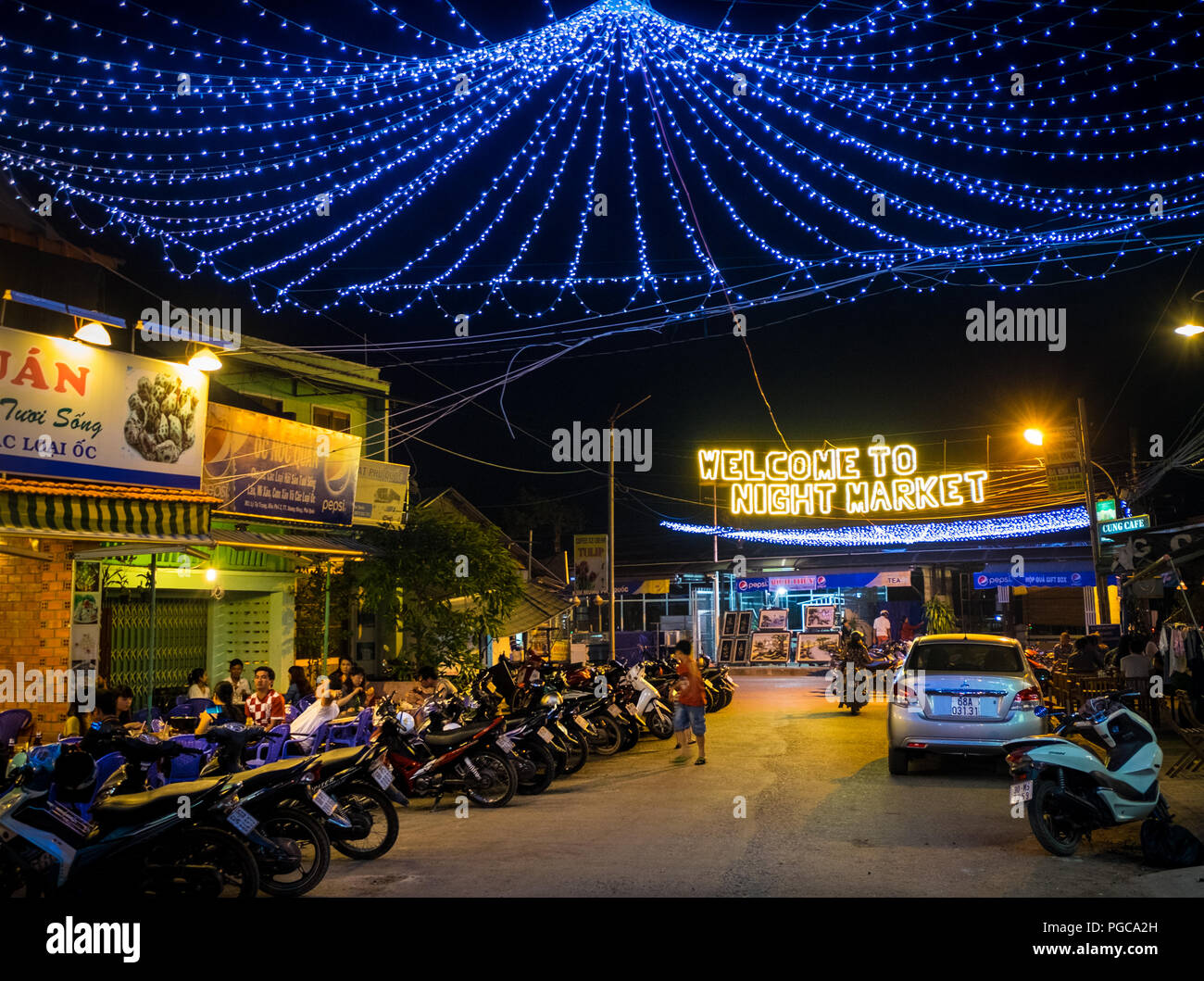 Il Dinh Cau mercato notturno in Duong Dong, l'isola di Phu Quoc in Vietnam Foto Stock