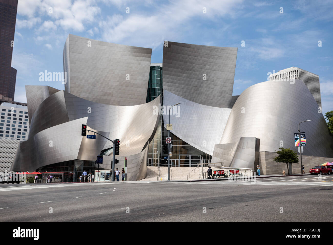 Los Angeles, Stati Uniti d'America - Luglio 25, 2017: Architettura del Walt Disney Concert Hall di Los Angeles, che è la casa della Los Angeles Philharmonic Orchestra e la Los Angeles Master Chorale. Foto Stock