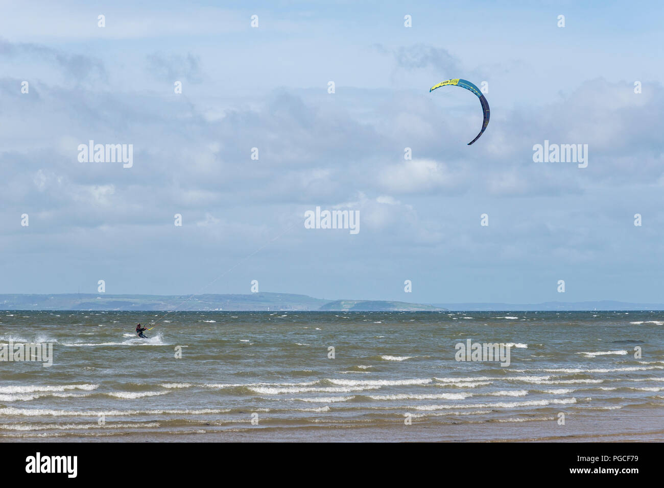 Kite surfer a West Shore Beach, Llandudno, Galles del Nord, Regno Unito Foto Stock