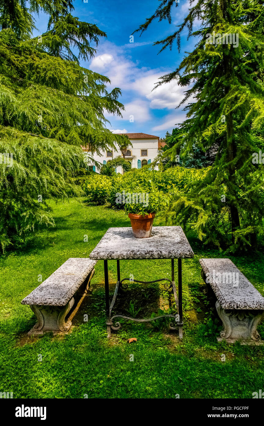 Italia Veneto Mira: Villa Barchessa Valmanara: paek, giardino e sul retro della villa Foto Stock