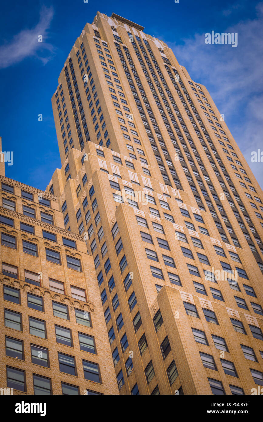 Skyscrapper drammatica a Manhattan, New York City aggiunta la varietà e la personalità per la diversità della creatività Foto Stock